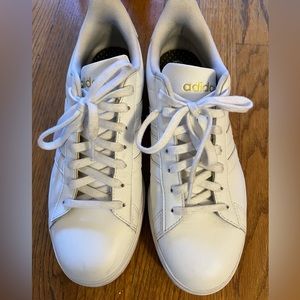 Like new white sneakers